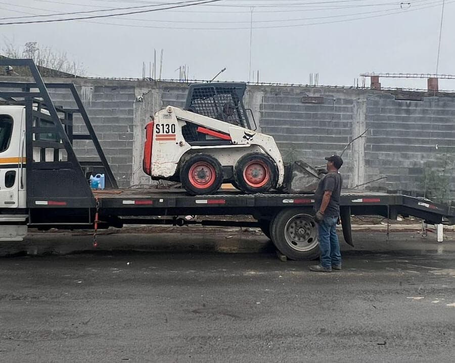Bobcat y equipo menor