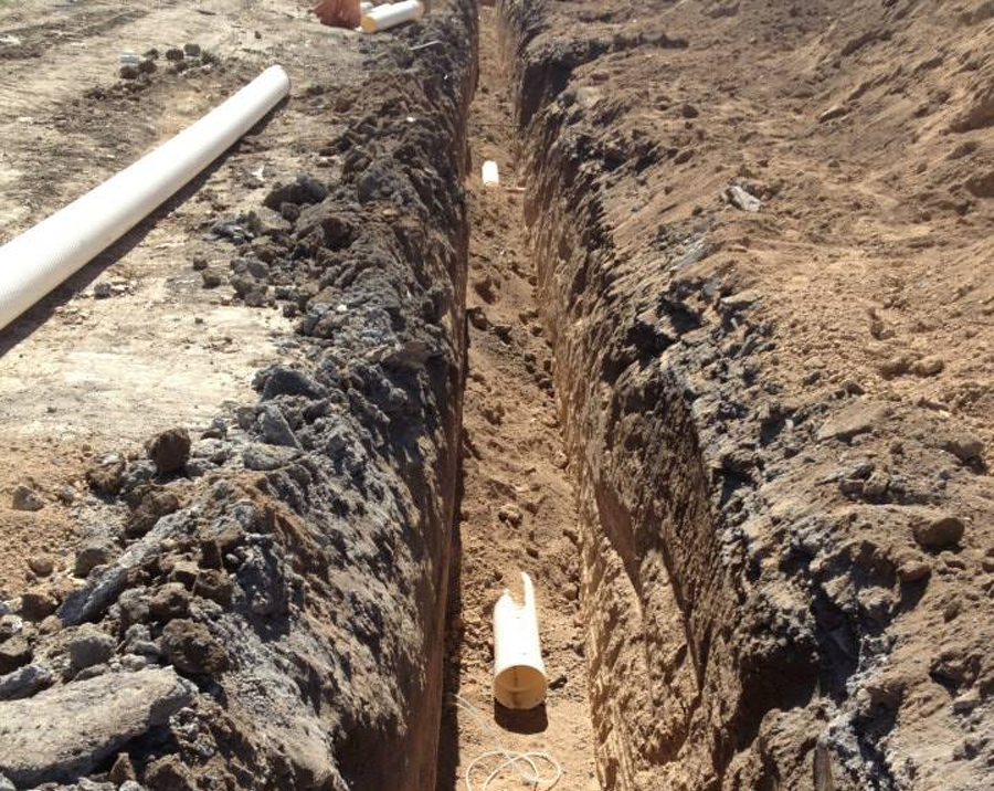 Construcción de drenajes, redes de agua potable y pluviales.